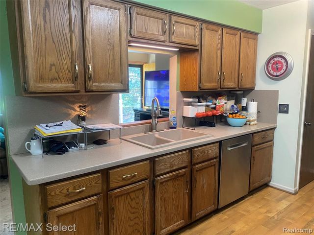 5057 Sandalwood Drive, Grand Blanc, MI 48439