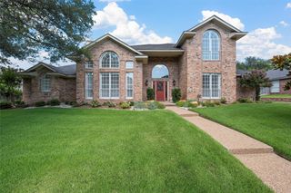 9002 Ridge Point Drive, Woodway, TX 76712