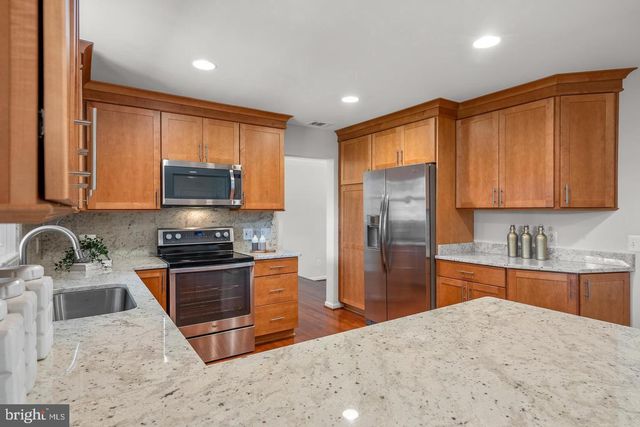 9428 MEADOW SHIRE LN, Great Falls, VA 22066