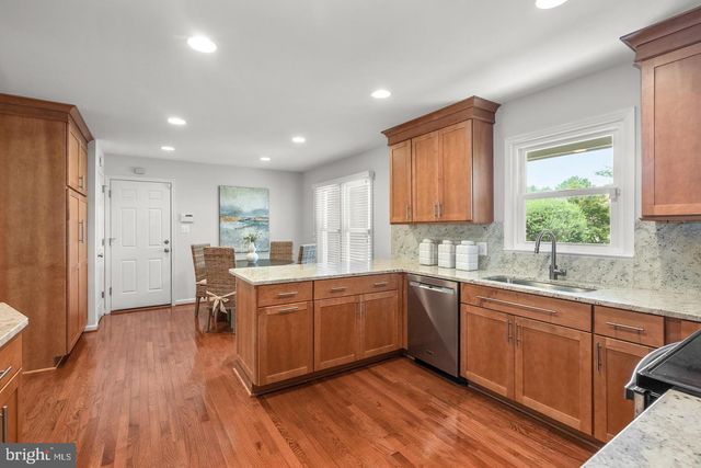 9428 MEADOW SHIRE LN, Great Falls, VA 22066