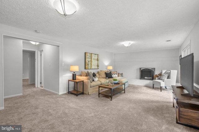 9428 MEADOW SHIRE LN, Great Falls, VA 22066