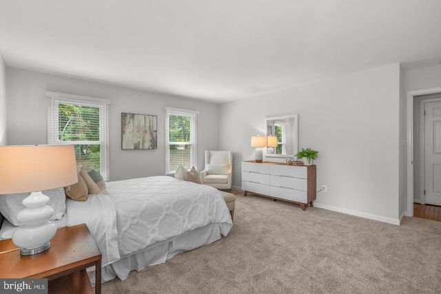 9428 MEADOW SHIRE LN, Great Falls, VA 22066