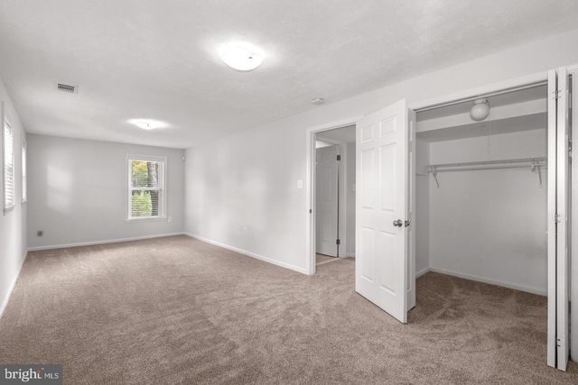 9428 MEADOW SHIRE LN, Great Falls, VA 22066