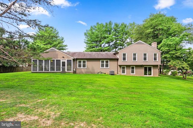 9428 MEADOW SHIRE LN, Great Falls, VA 22066