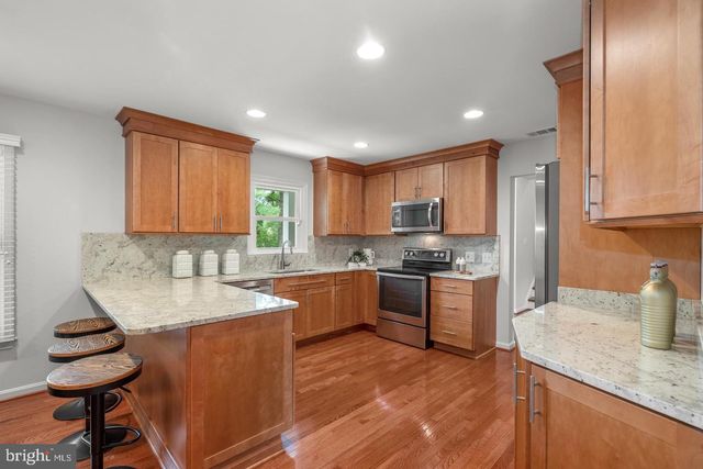 9428 MEADOW SHIRE LN, Great Falls, VA 22066