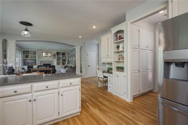 1012 NE Serenity Lane, Lee's Summit, MO 64064