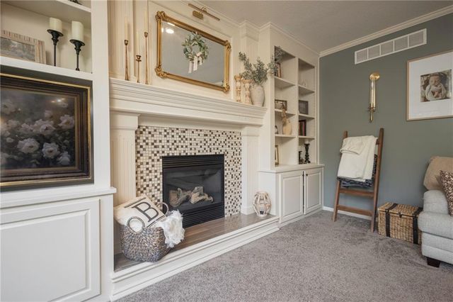 1012 NE Serenity Lane, Lee's Summit, MO 64064