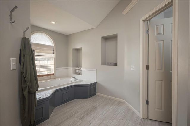 1012 NE Serenity Lane, Lee's Summit, MO 64064