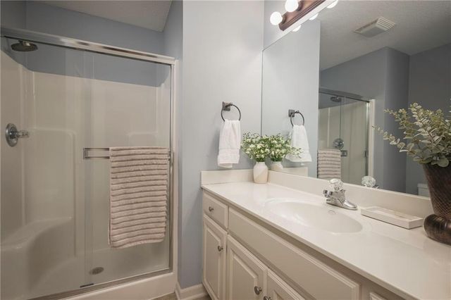 1012 NE Serenity Lane, Lee's Summit, MO 64064