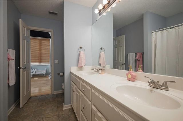 1012 NE Serenity Lane, Lee's Summit, MO 64064