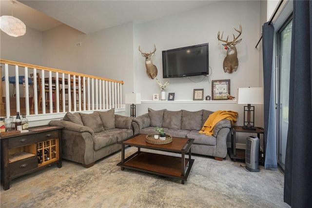 1012 NE Serenity Lane, Lee's Summit, MO 64064