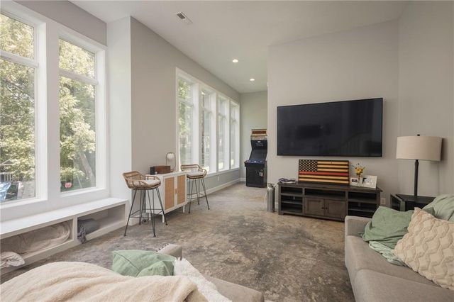 1012 NE Serenity Lane, Lee's Summit, MO 64064