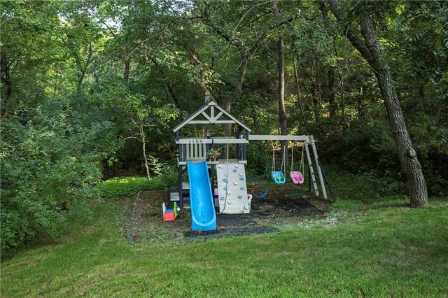 1012 NE Serenity Lane, Lee's Summit, MO 64064