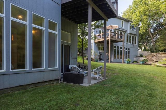 1012 NE Serenity Lane, Lee's Summit, MO 64064