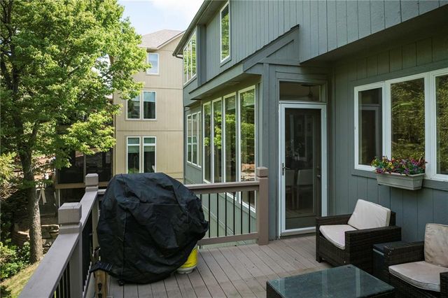 1012 NE Serenity Lane, Lee's Summit, MO 64064