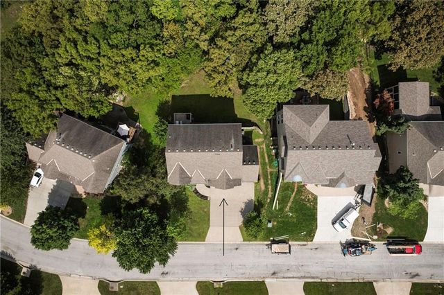 1012 NE Serenity Lane, Lee's Summit, MO 64064