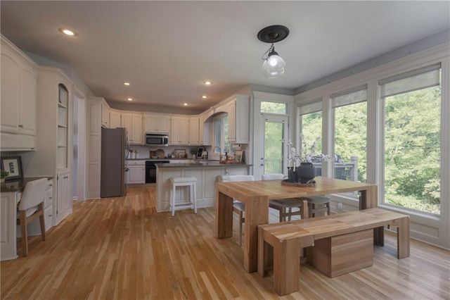 1012 NE Serenity Lane, Lee's Summit, MO 64064