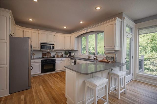 1012 NE Serenity Lane, Lee's Summit, MO 64064