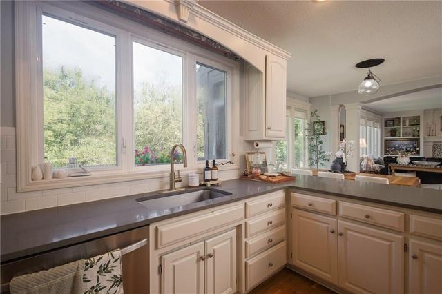 1012 NE Serenity Lane, Lee's Summit, MO 64064