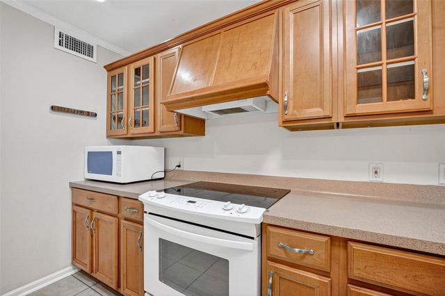 6315 Crab Orchard Rd 9, Houston, TX 77057