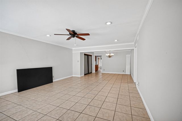 6315 Crab Orchard Rd 9, Houston, TX 77057