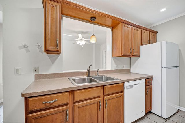 6315 Crab Orchard Rd 9, Houston, TX 77057