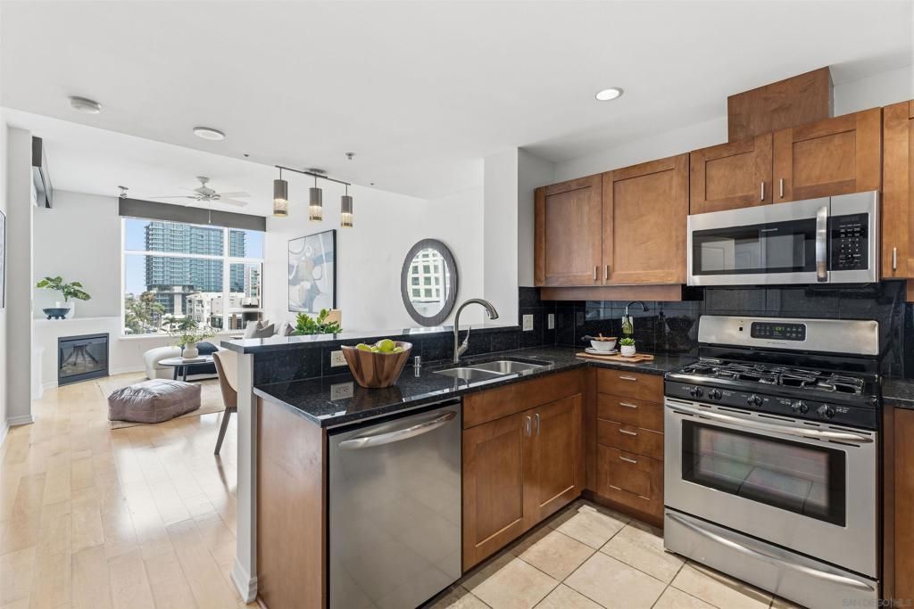 475 Redwood St 701, San Diego, CA 92103 — photo 3