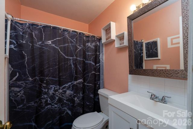 8042 Regent Park Lane, Charlotte, NC 28210