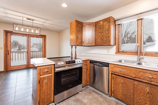 2601 Atlantic Drive S, Fargo, ND 58103