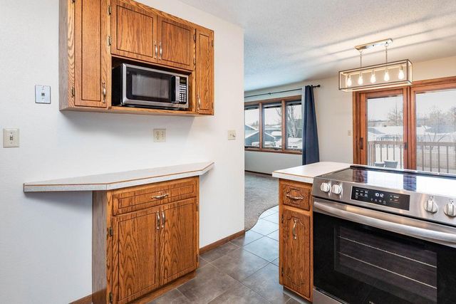 2601 Atlantic Drive S, Fargo, ND 58103