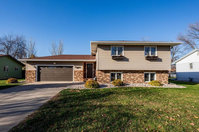 2601 Atlantic Drive S, Fargo, ND 58103