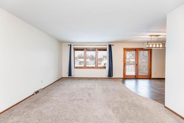 2601 Atlantic Drive S, Fargo, ND 58103