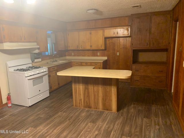 1360 Brinkley Drive, Jackson, MS 39213