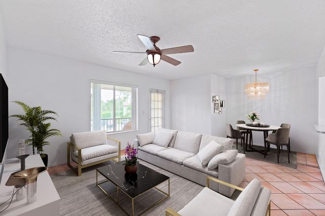 322 Knotty Pine Circle D2, Greenacres, FL 33463