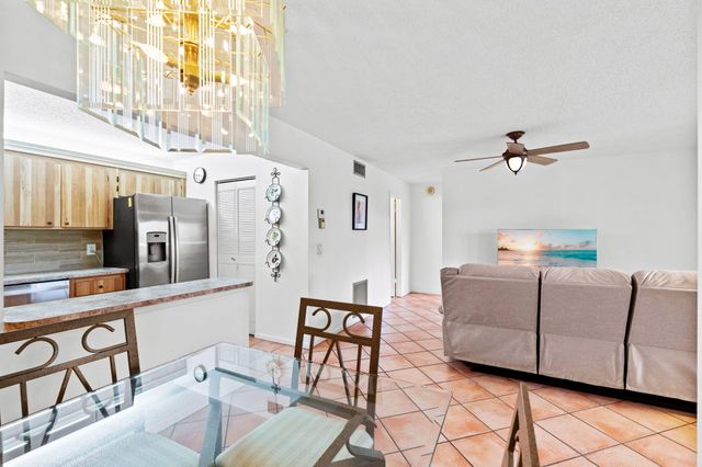 322 Knotty Pine Circle D2, Greenacres, FL 33463