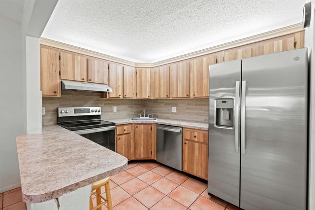 322 Knotty Pine Circle D2, Greenacres, FL 33463