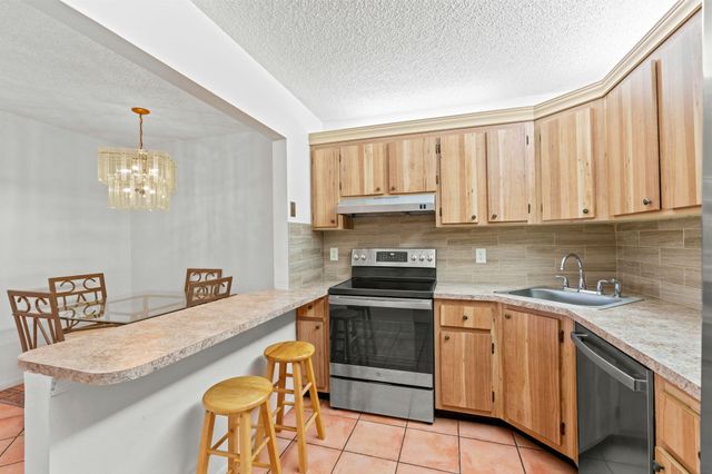 322 Knotty Pine Circle D2, Greenacres, FL 33463