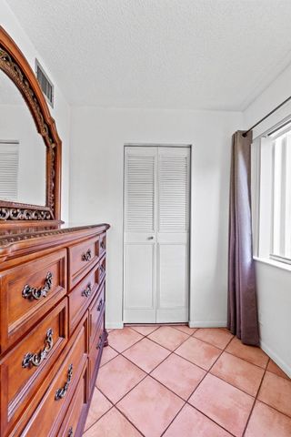 322 Knotty Pine Circle D2, Greenacres, FL 33463