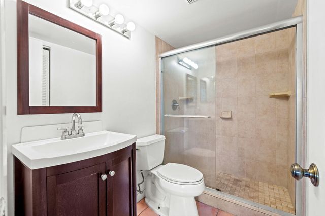 322 Knotty Pine Circle D2, Greenacres, FL 33463