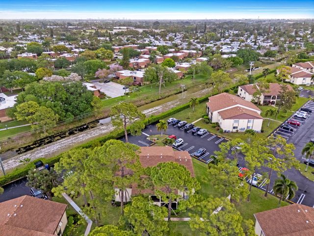 322 Knotty Pine Circle D2, Greenacres, FL 33463