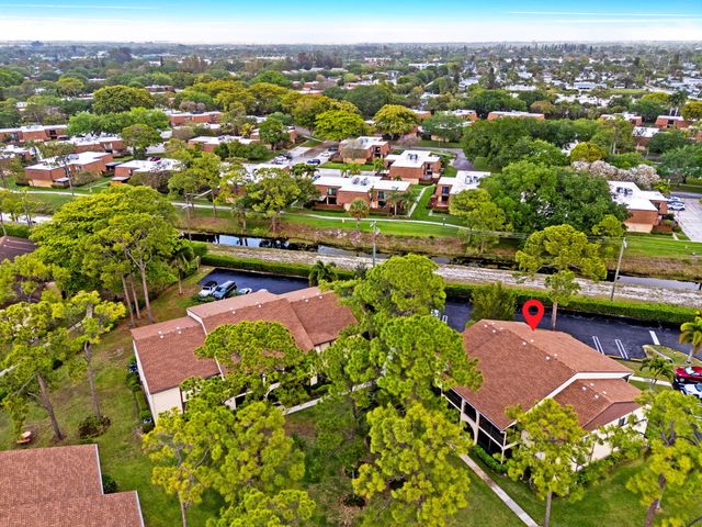 322 Knotty Pine Circle D2, Greenacres, FL 33463