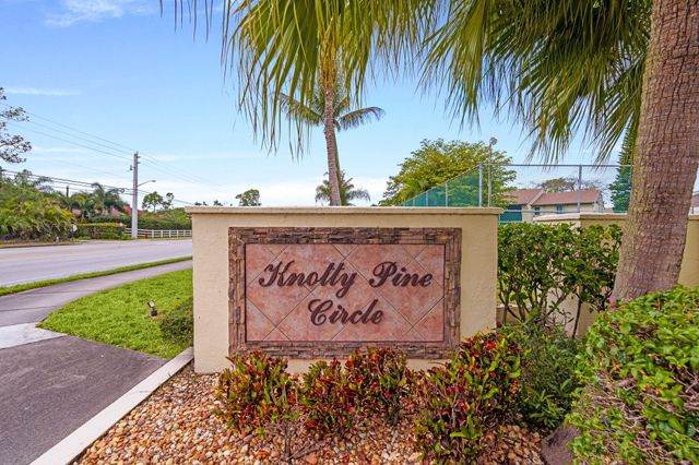 322 Knotty Pine Circle D2, Greenacres, FL 33463