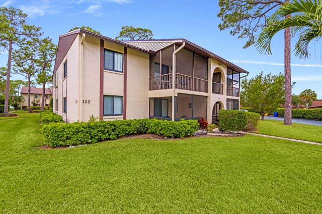 322 Knotty Pine Circle D2, Greenacres, FL 33463