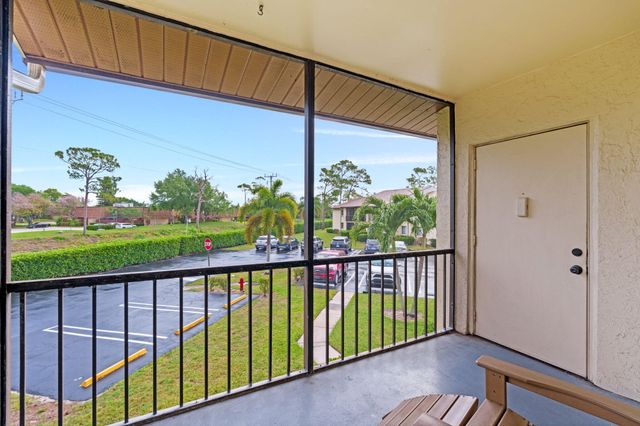 322 Knotty Pine Circle D2, Greenacres, FL 33463