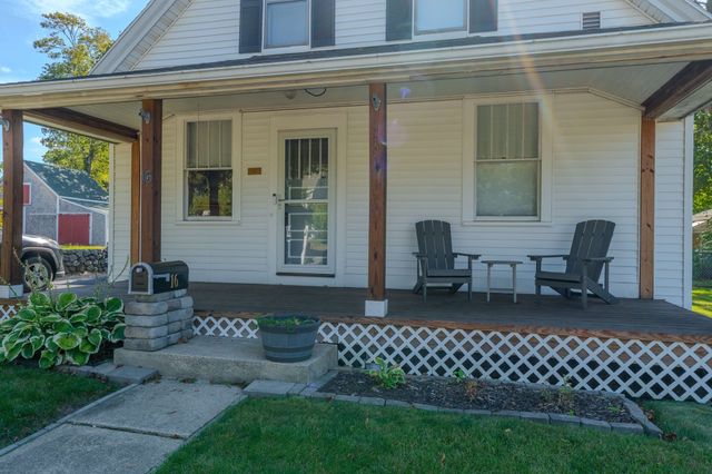 16 Chapel St, Wareham, MA 02571