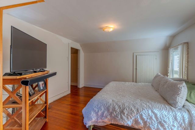 16 Chapel St, Wareham, MA 02571