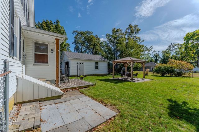 16 Chapel St, Wareham, MA 02571