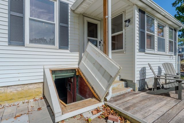 16 Chapel St, Wareham, MA 02571