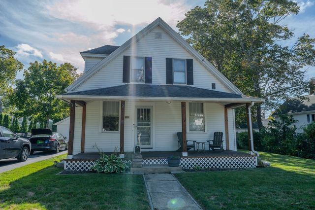 16 Chapel St, Wareham, MA 02571