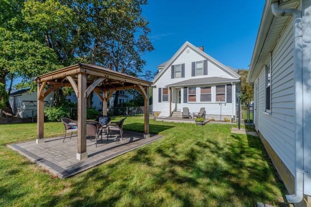 16 Chapel St, Wareham, MA 02571